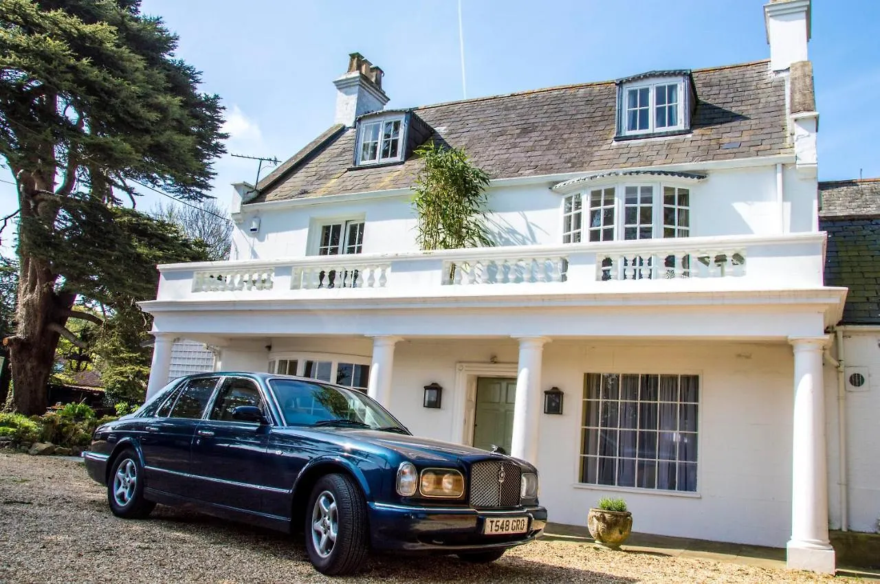 Cedar House Boutique B&B Burton  Bed & Breakfast Burton (Dorset)