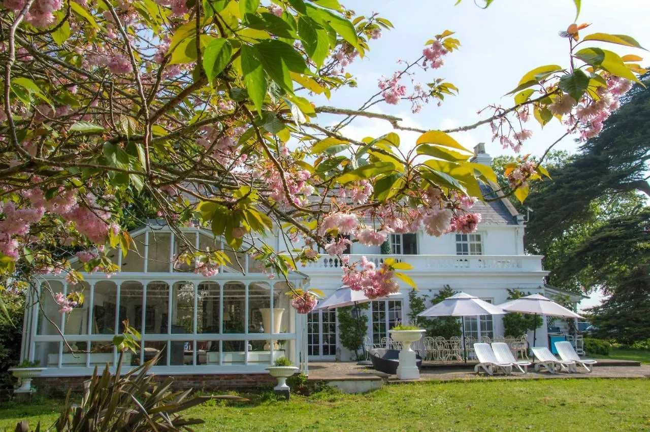 Bed & Breakfast Cedar House Boutique B&B Burton