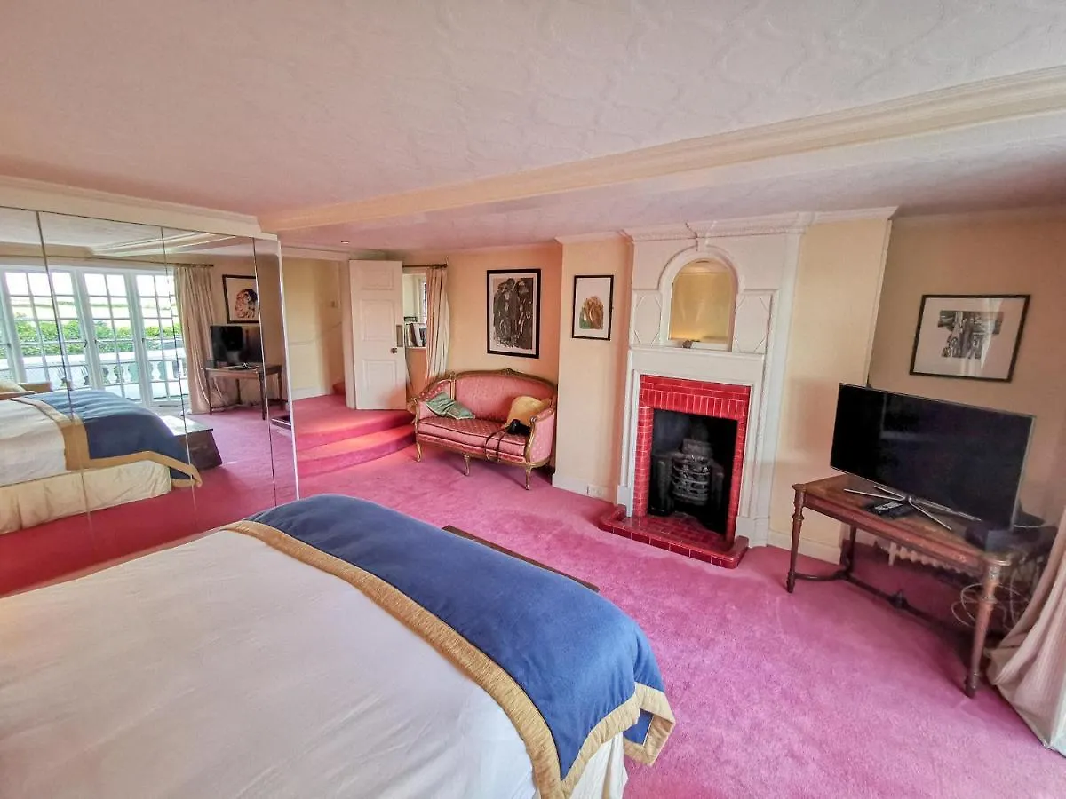 Cedar House Boutique B&B Burton  5*, Burton (Dorset) United Kingdom