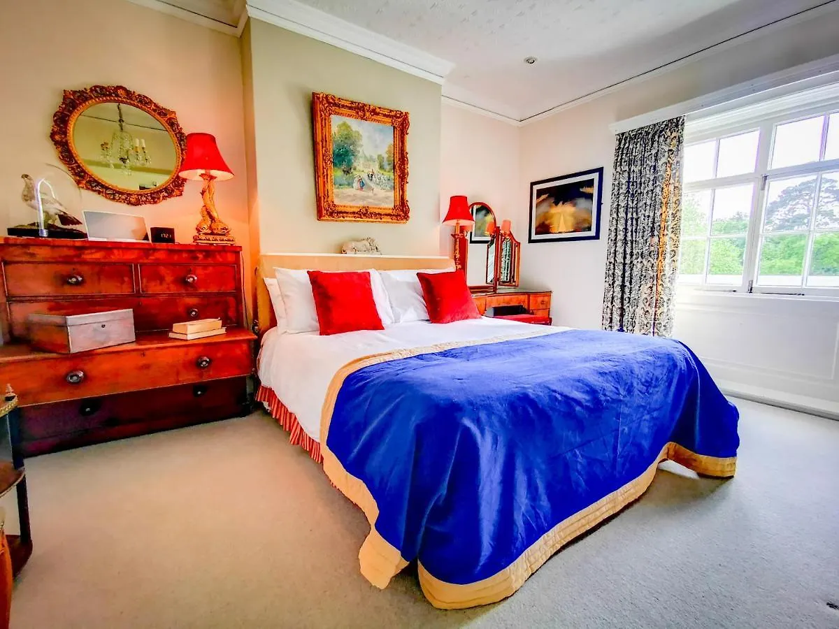 Cedar House Boutique B&B Burton  Burton (Dorset)