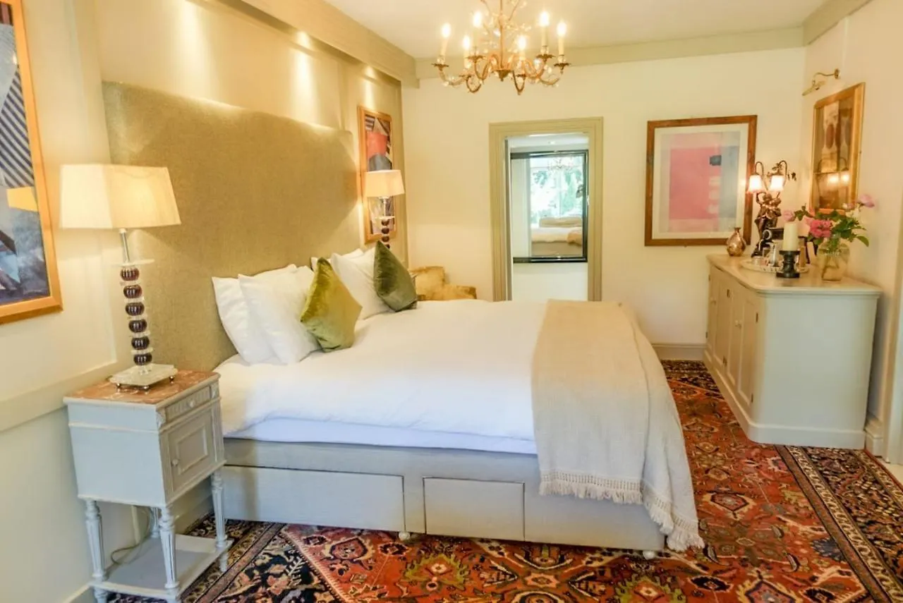 Cedar House Boutique B&B Burton  Bed & Breakfast Burton (Dorset)