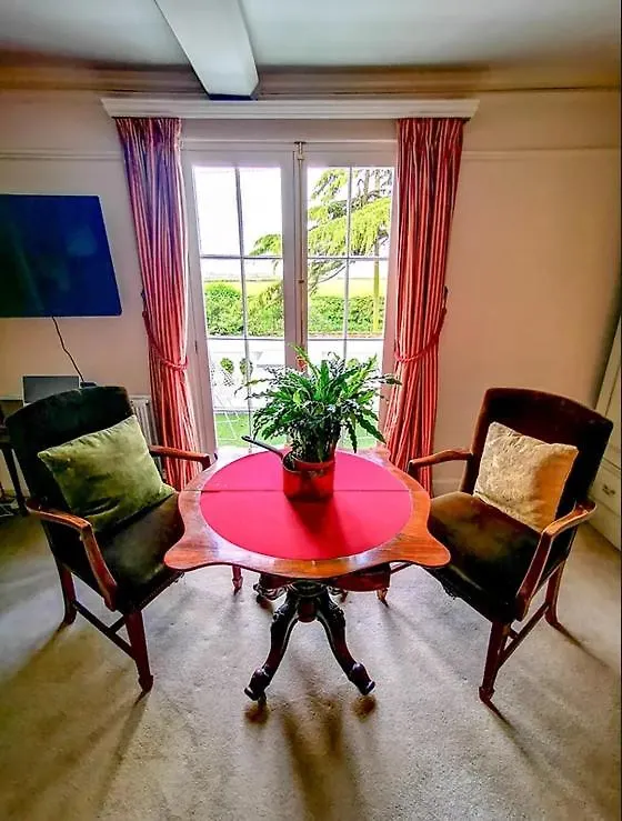Burton  Cedar House Boutique B&B לינה וארוחת בוקר Burton (Dorset)